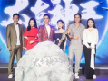 她为了吃瓜进娱乐圈小说,她为吃瓜而入娱乐圈的奇幻之旅